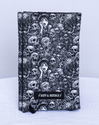 Couvre-livre de poche — Cauchemar de crânes