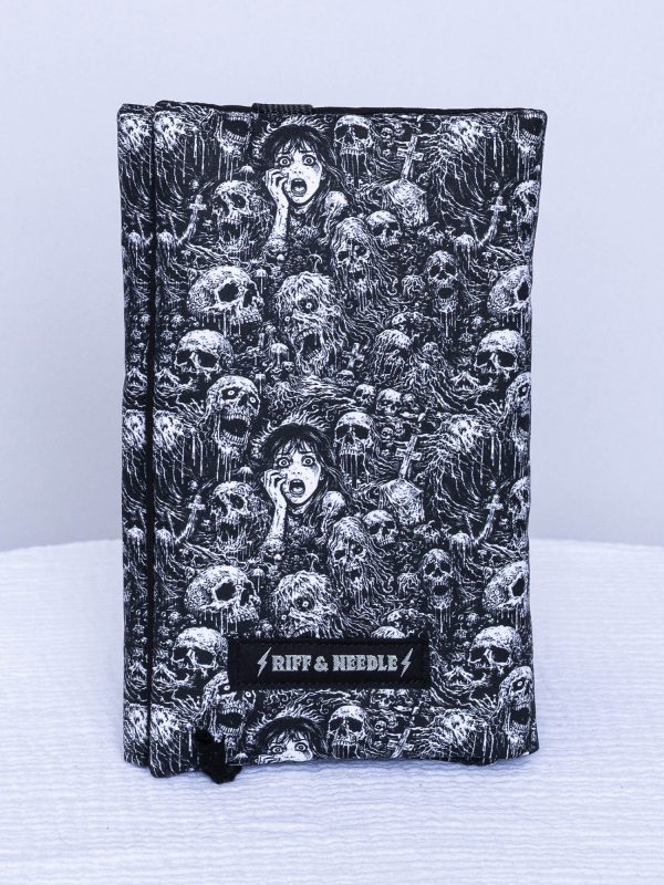 Couvre-livre de poche — Cauchemar de crânes