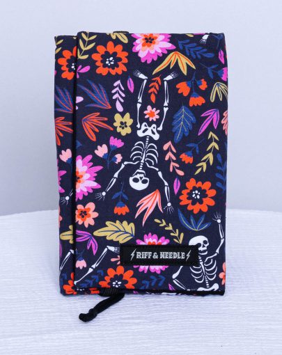 Couvre-livre de poche — Jardin des squelettes