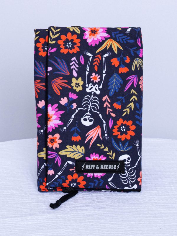 Couvre-livre de poche — Jardin des squelettes