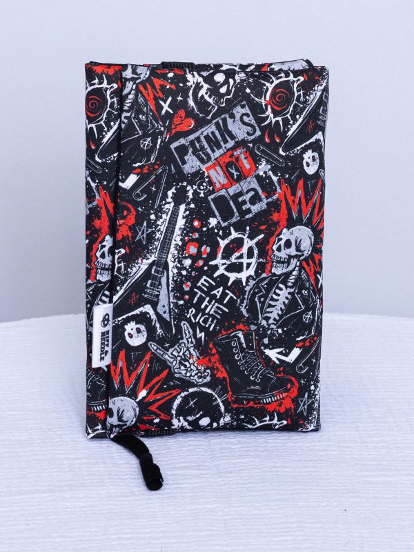 Couvre-livre de poche — Punk Riot