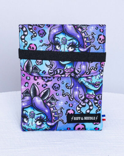 Pochette à liseuse 6 pouces — Creepy Alice