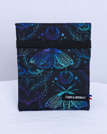 Pochette à liseuse 7 pouces — Corbeau vitrail