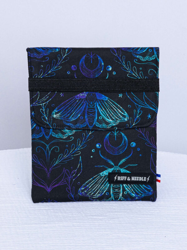 Pochette à liseuse 7 pouces — Corbeau vitrail