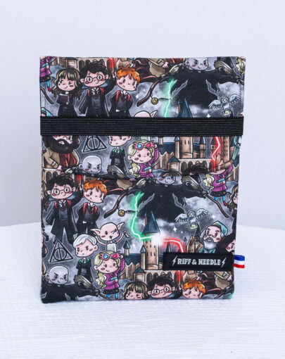 Pochette à liseuse 7 pouces — École de sorciers