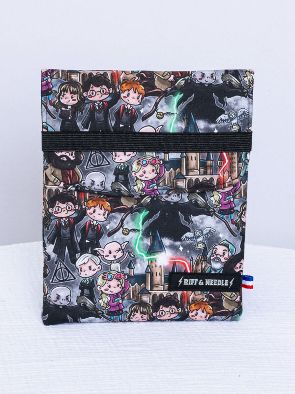 Pochette à liseuse 7 pouces — École de sorciers