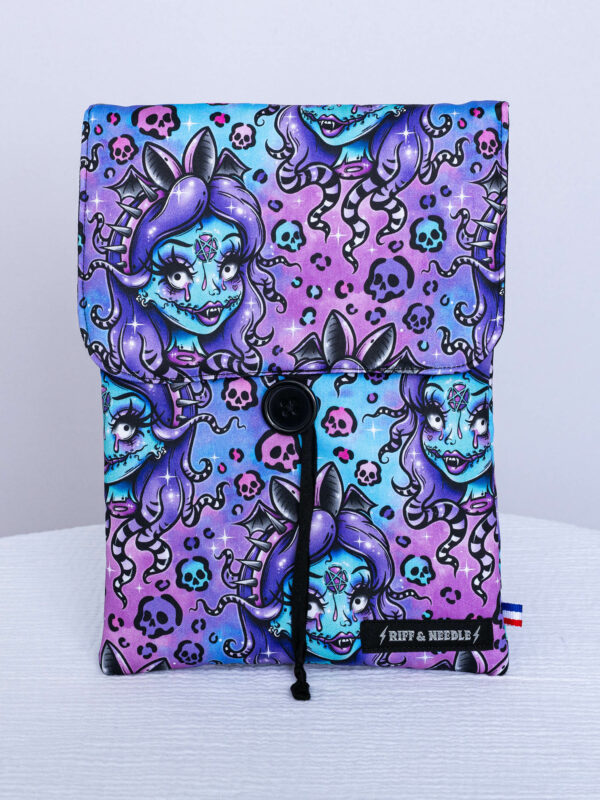 Pochette à livre grand format — Creepy Alice